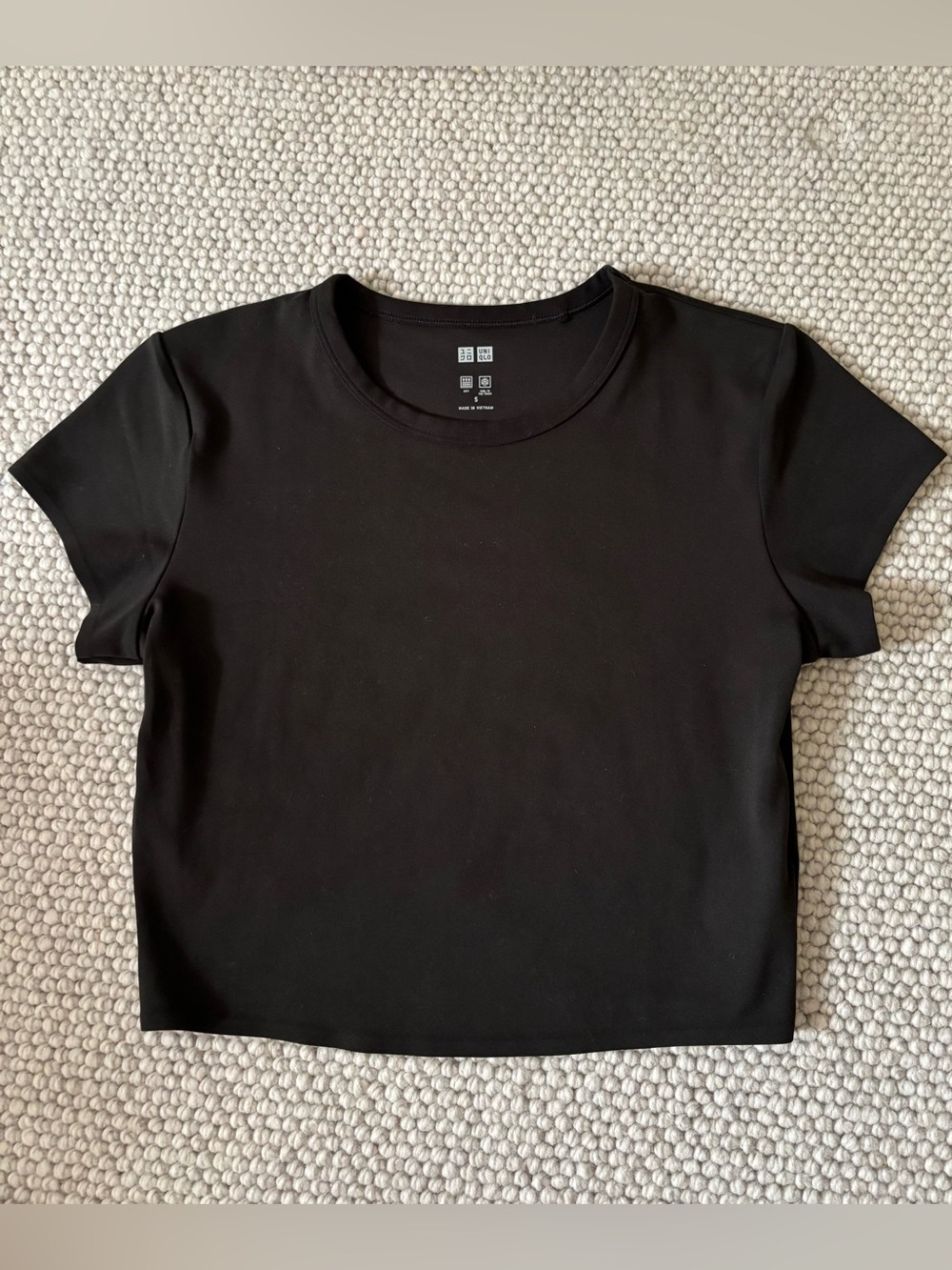 UNIQLO Airism Women's Black Short Sleeve Crewneck Tee